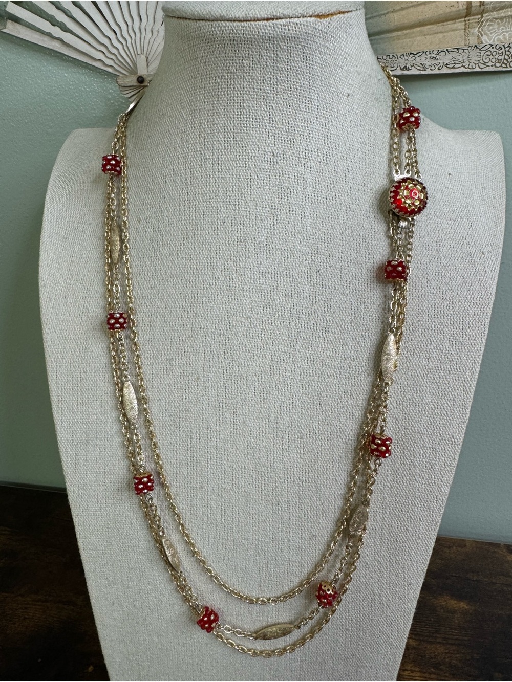 Hong Hong Red Sun/Flower Round Box Clasp Necklace Gold Aluminum Multi Strand - Picture 2 of 8